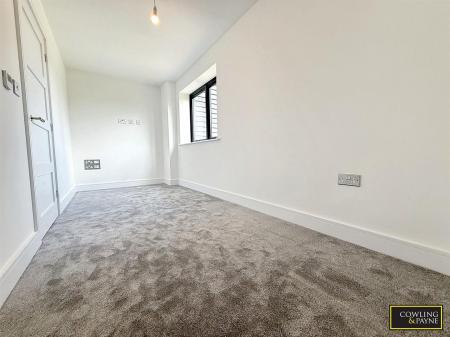 Ground floor bedroom/study