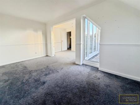 Living Room/Dining Area