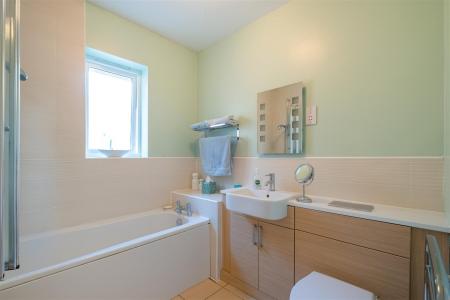 En-Suite Bathroom