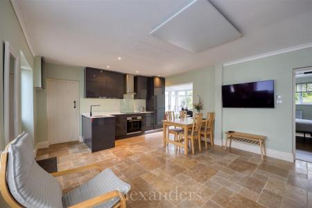 Kitchen/Dining Area