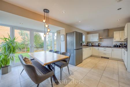 Kitchen/Dining area