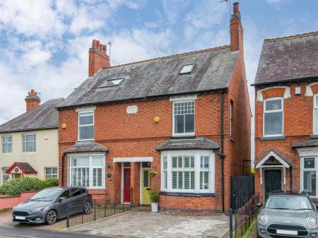 3 Bedroom Semi-detached House For Sale In Kirby Muxloe