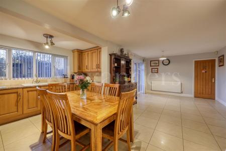 Kitchen/Breakfast Room