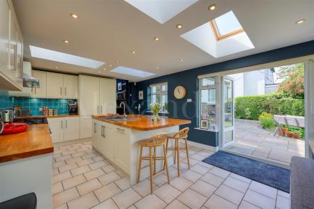 Kitchen/Dining Room