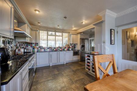 L-Shaped Kitchen/Diner