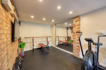 Gym/Garage