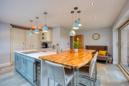 Kitchen/Breakfast Room