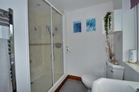 Bedroom 2 Ensuite