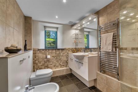 Master Ensuite