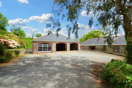 Garage & Pool Building
