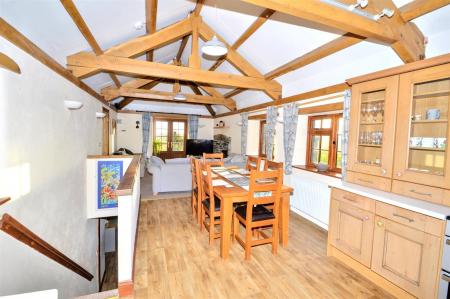 6 Kitchen Dining Area