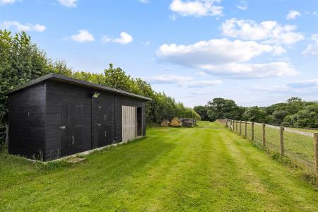 Store / Kennels