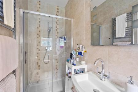 Bedroom 3 ensuite
