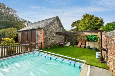 Pool Seating