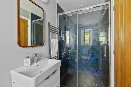 Annexe Shower Room