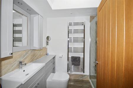 Lodge Bedroom 1 Ensuite