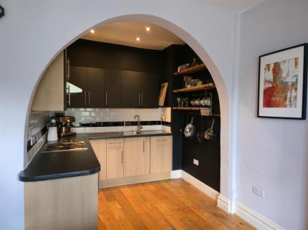 Kitchen 1.jpg