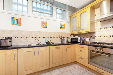 30318_asr_bradshaw_close_7.jpg