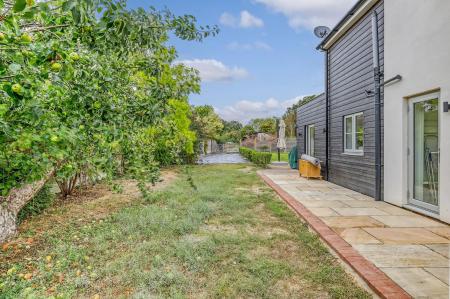 Side Access To Paddock