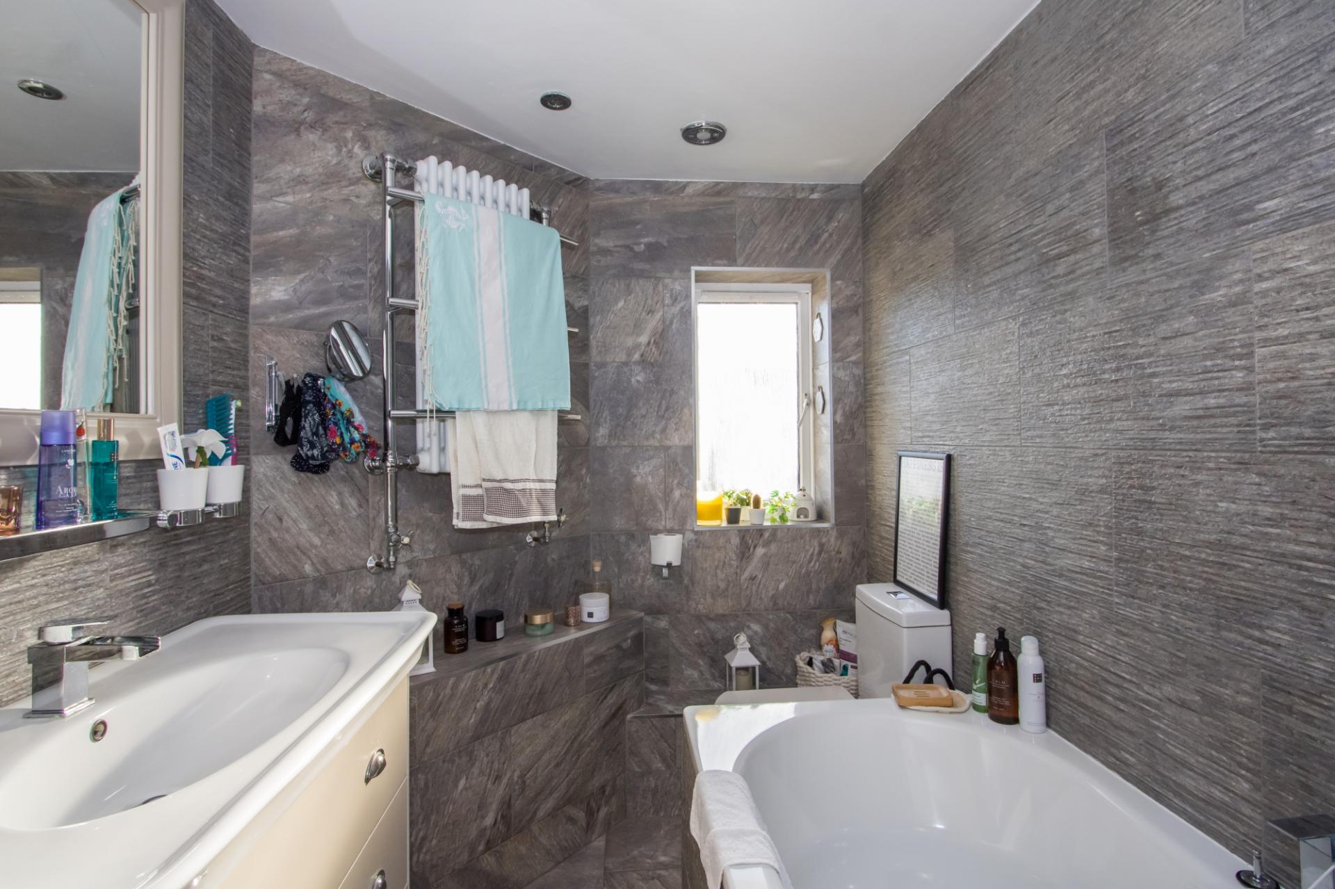 2 bedroom Flat for sale in Penarth