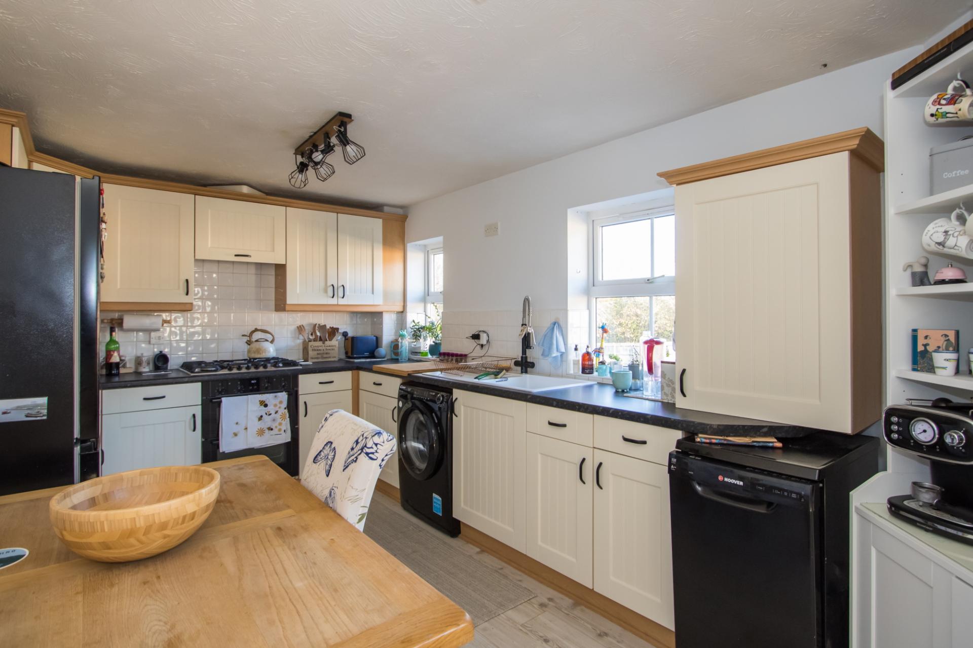 2 bedroom Flat for sale in Penarth