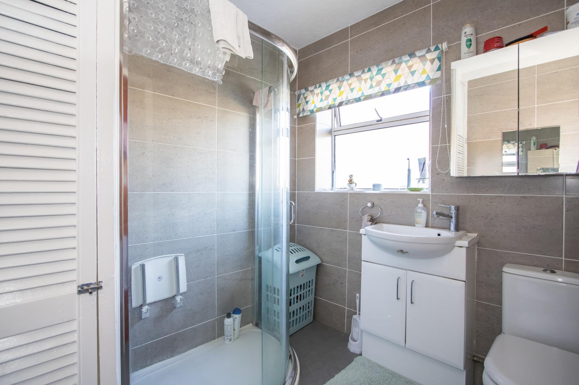 3 bedroom House for sale in Llandough