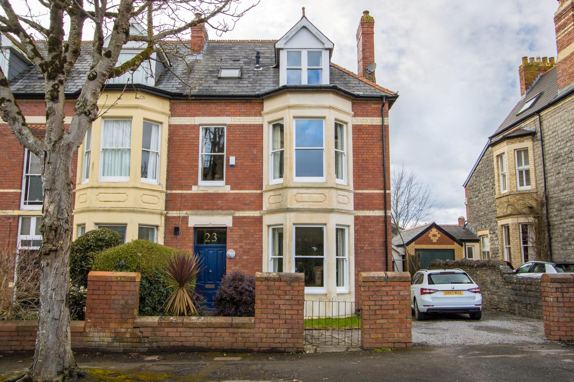 6 bedroom House for sale in Penarth
