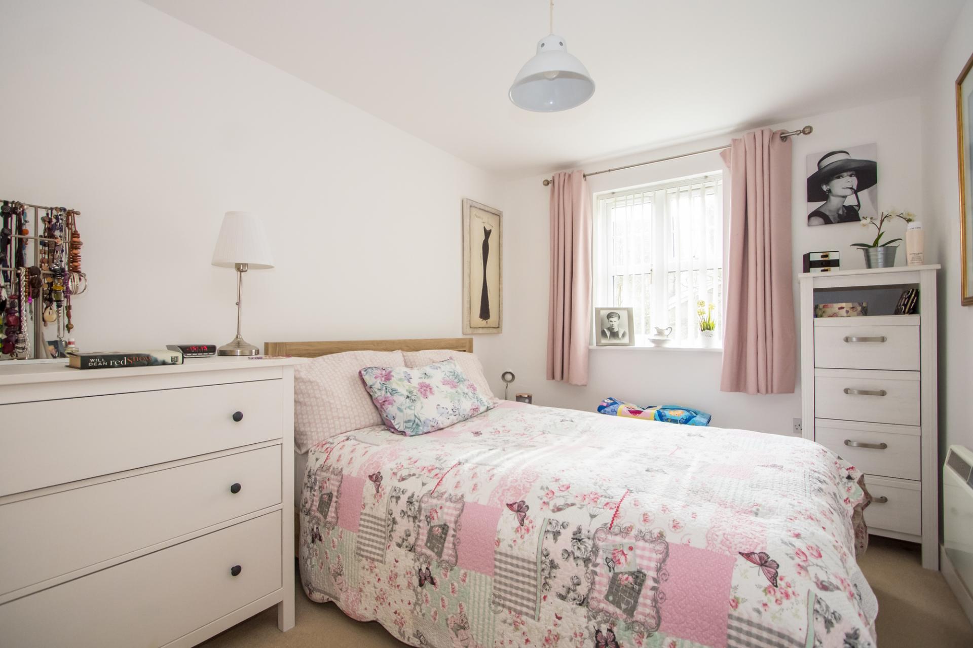 2 bedroom Ground Floor Flat for sale in Penarth