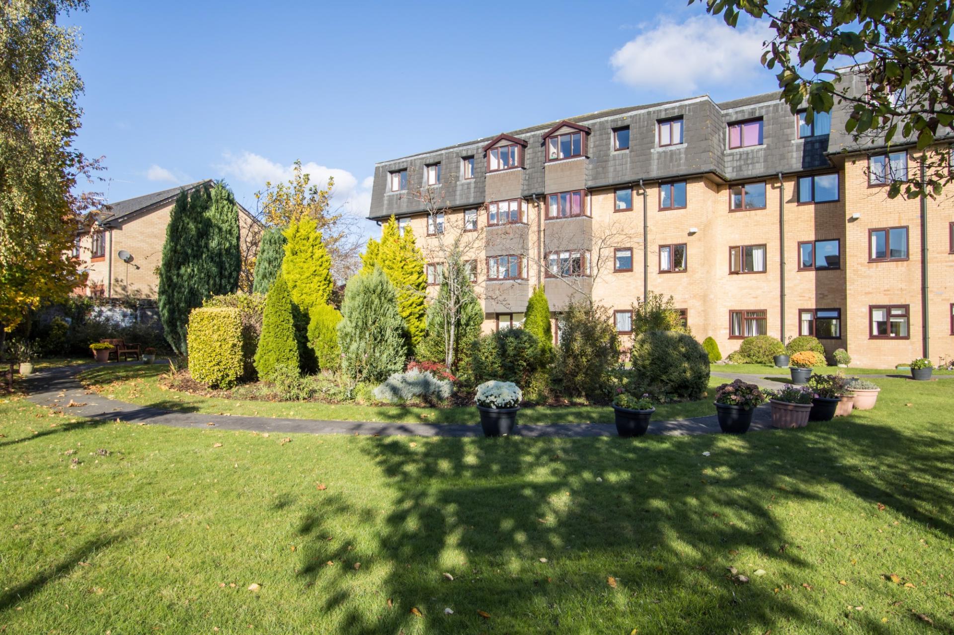 2 bedroom Flat for sale in Penarth