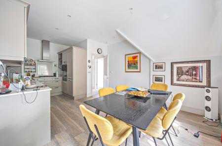 1348924-7-68c2bd1...