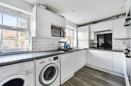 1356153-9-68d3ee2...