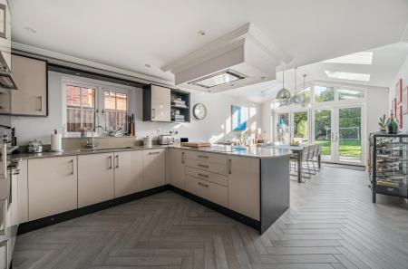 1372507-16-68fb47...