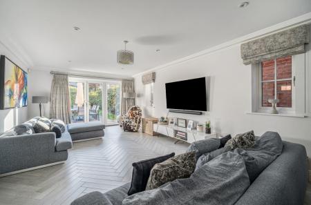 1372507-7-68fb463...