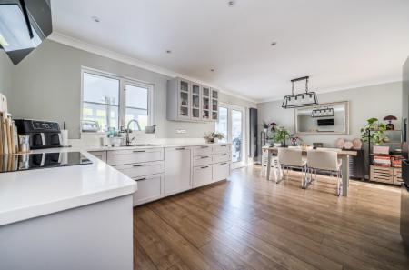 1388775-5-693974b...