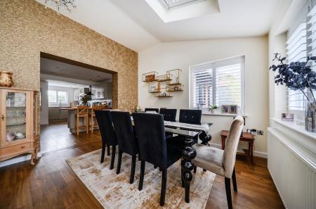 1374563-21-6904df...