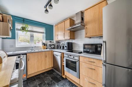 1372393-9-690e12c...