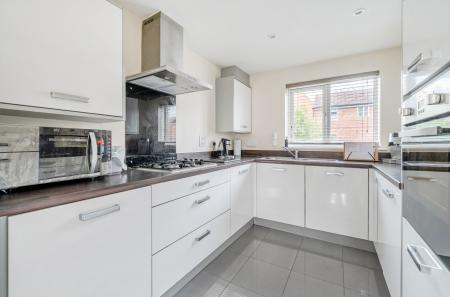 1405254-20-698094...