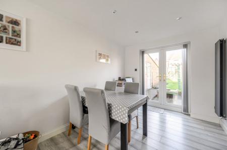 1404081-18-698331...