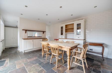 1406894-18-698480...