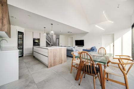 1408996-18-6989ae...