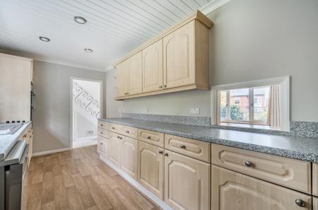 1371318-8-68f8ebd...