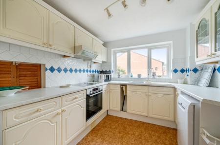 1313761-13-685be9...