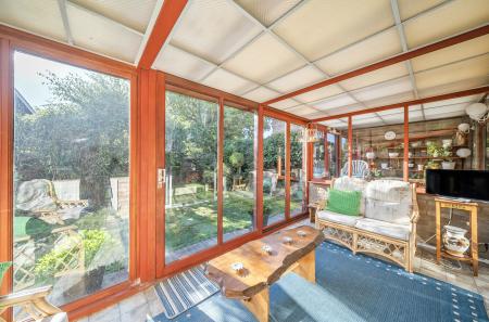 1348387-4-68bb103...