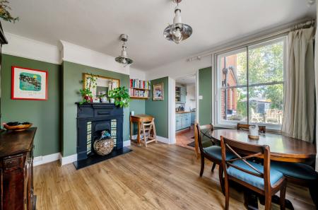 1370747-5-68fb815...