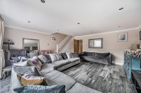 1373867-7-6903a68...