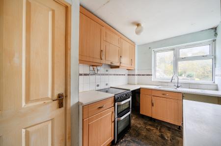 1370940-15-6904c2...