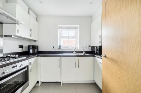 1373879-5-69089a5...