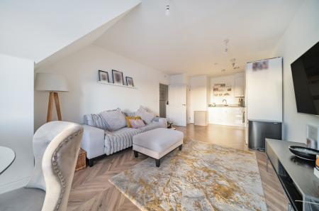 1382385-26-691df5...