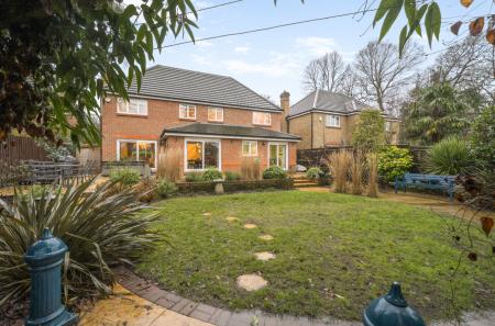 1400085-23-696911...