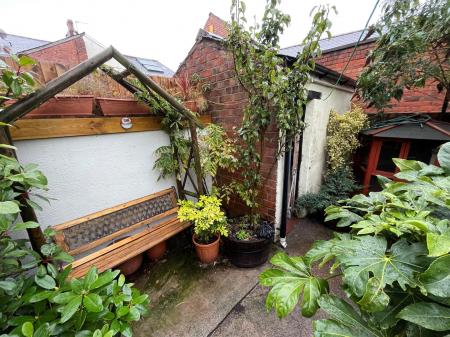 Mount Terrace Rear Garden